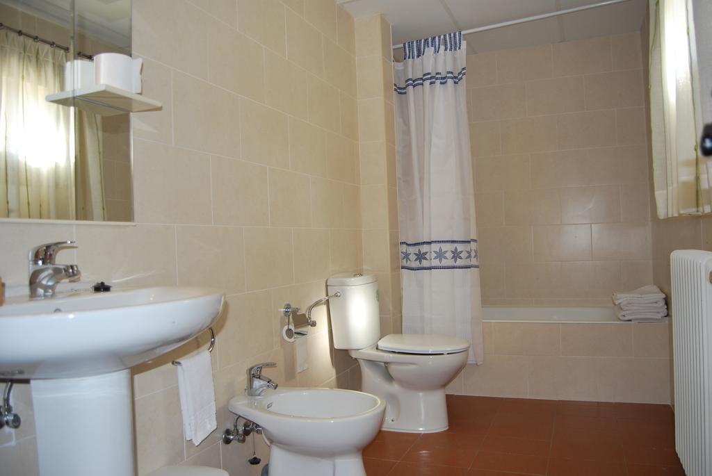 Hostal De Montana La Casa Grande Nogueruelas Bilik gambar